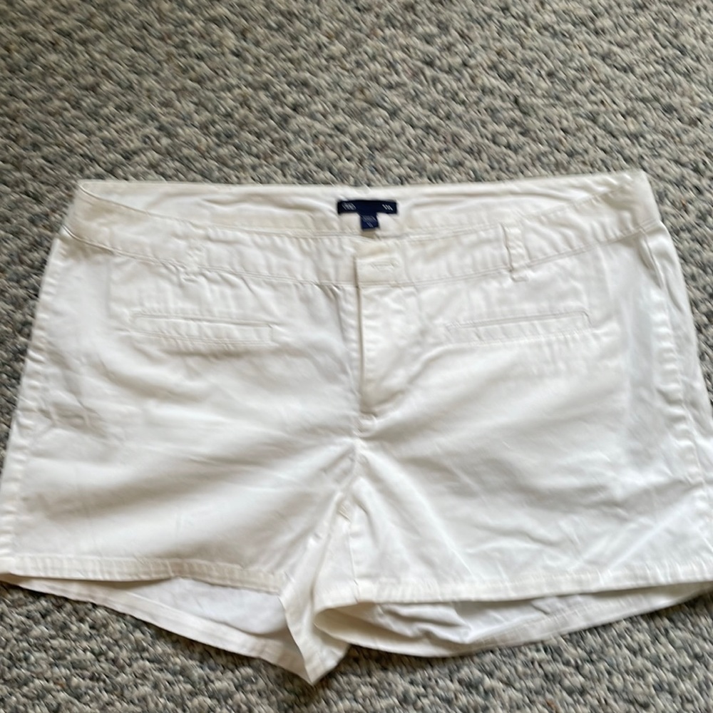 Gap white shorts